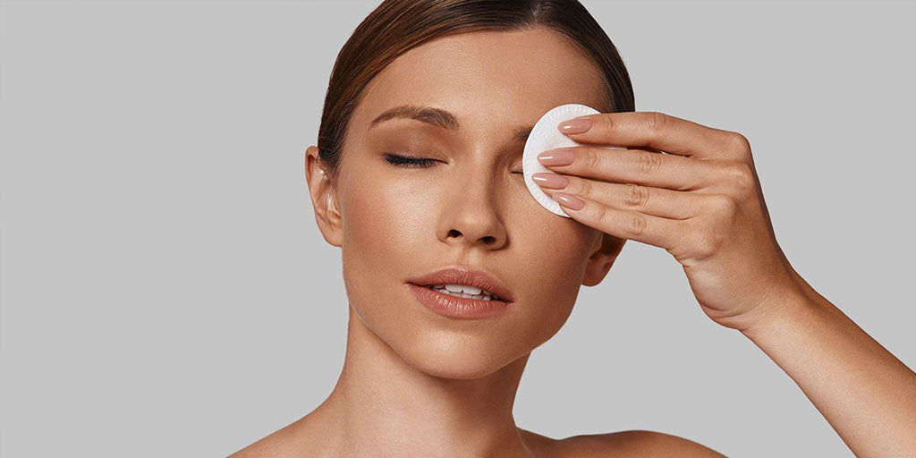 Tips to remove eye makeup | BrightGlance by Dr Parpados DRA PARPADOS